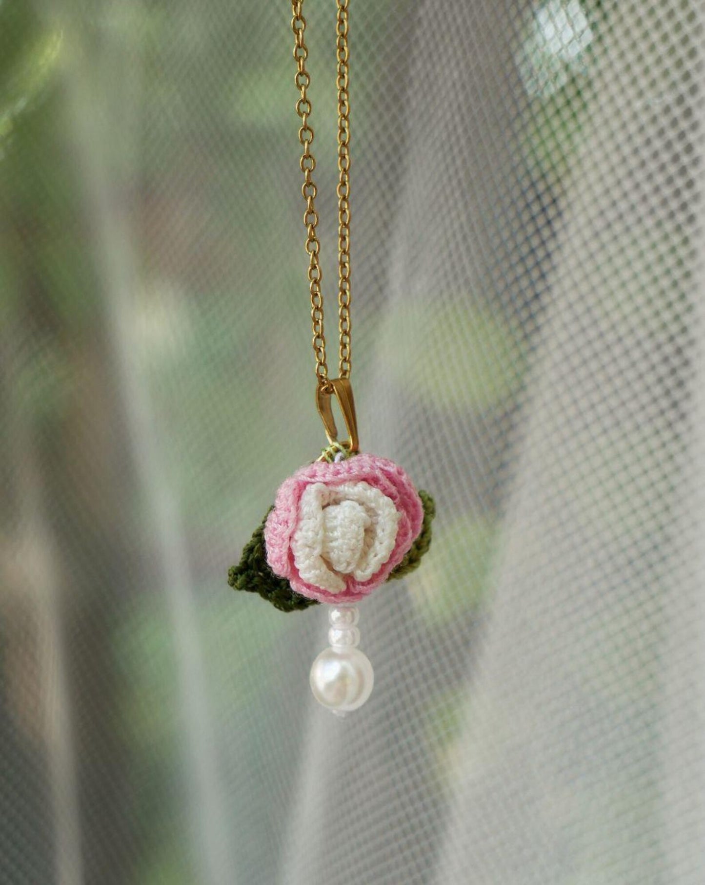 Rosellina rosa con perla (collana)