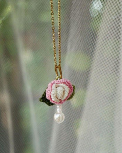 Rosellina rosa con perla (collana)